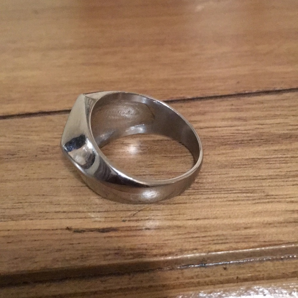 Ring - Picture 2 of 4
